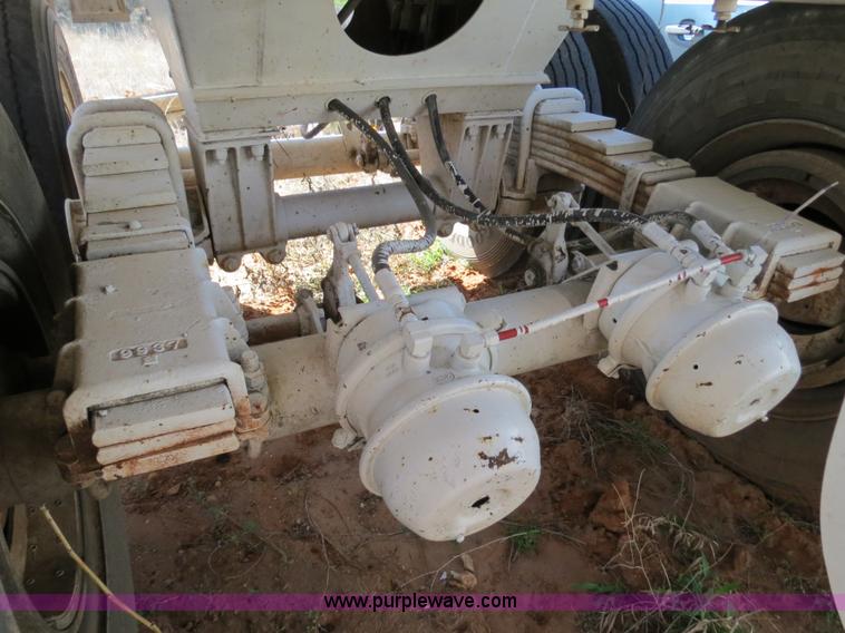 image for item B4693 1994 Clement LW3228 32ft dual tandem axle end dump trailer