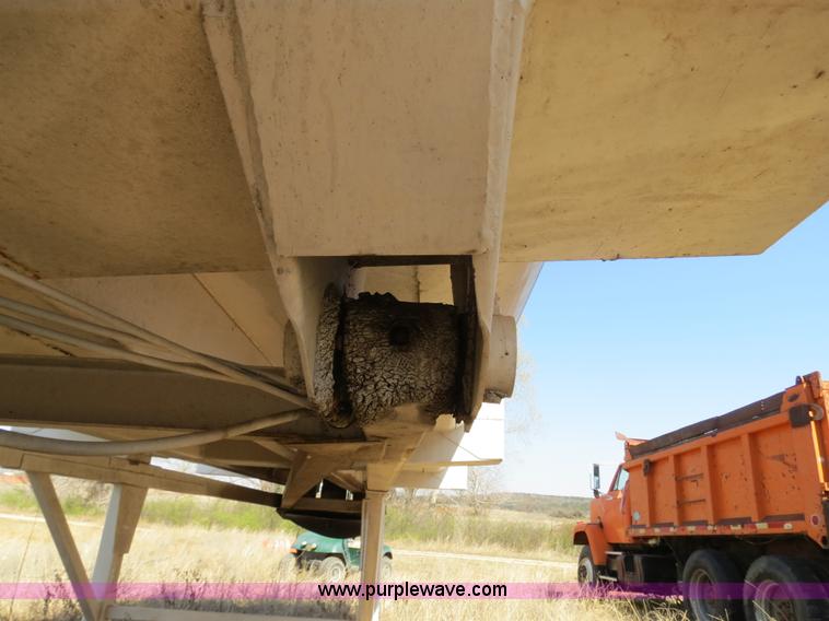 image for item B4693 1994 Clement LW3228 32ft dual tandem axle end dump trailer