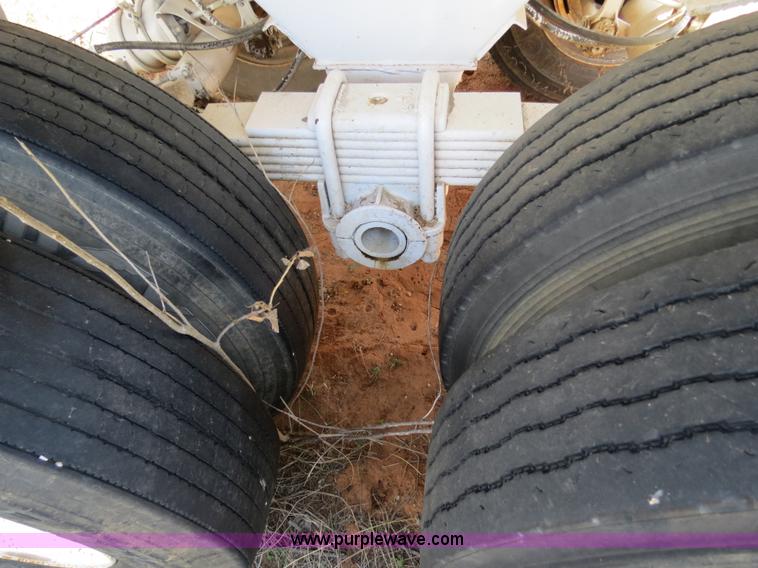 image for item B4693 1994 Clement LW3228 32ft dual tandem axle end dump trailer