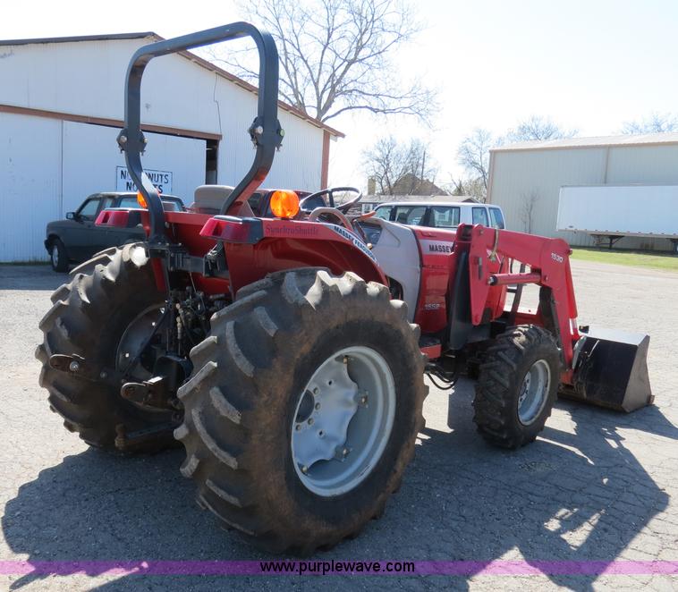 image for item B4699 Massey-Ferguson 1552 MFWD tractor