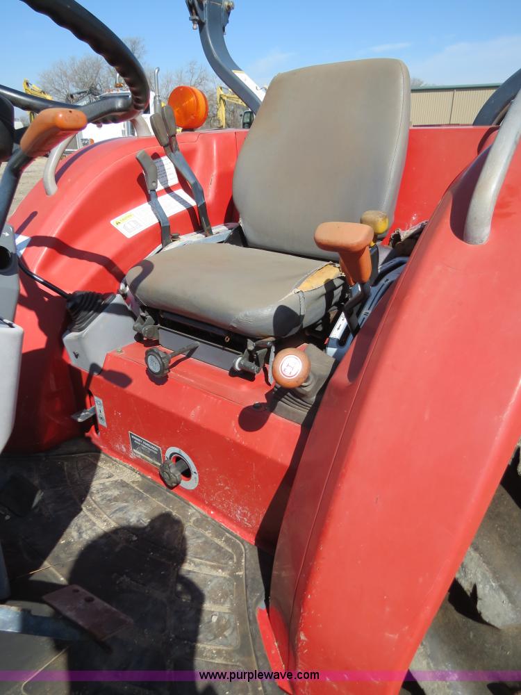 image for item B4699 Massey-Ferguson 1552 MFWD tractor