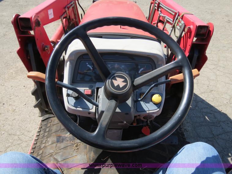 image for item B4699 Massey-Ferguson 1552 MFWD tractor