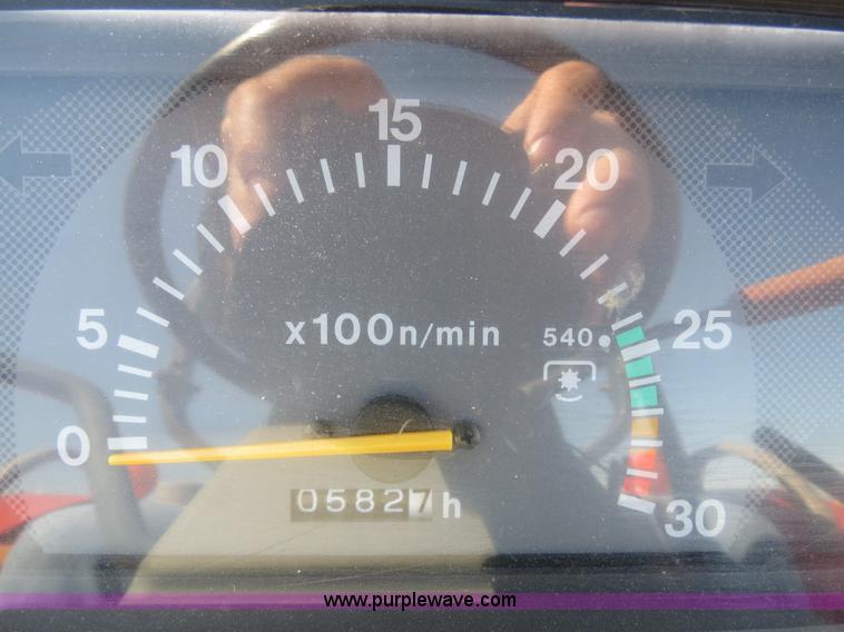 image for item B4699 Massey-Ferguson 1552 MFWD tractor