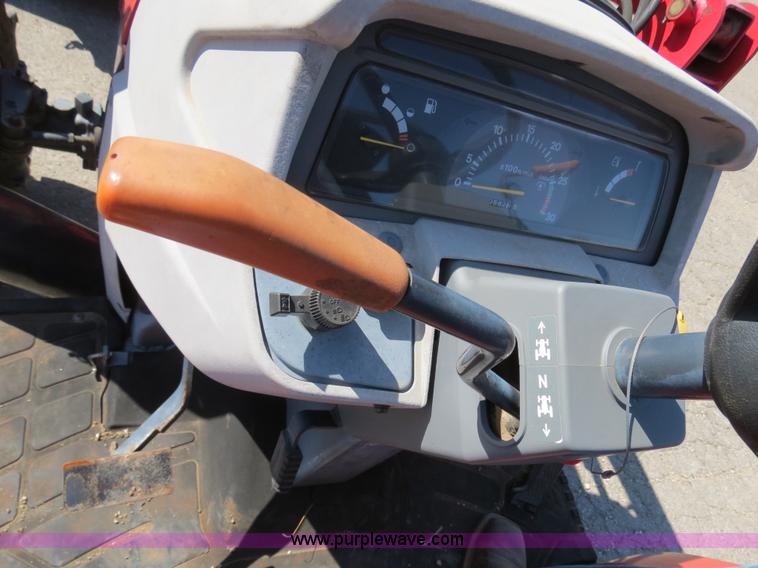 image for item B4699 Massey-Ferguson 1552 MFWD tractor