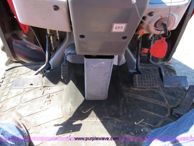 image for item B4699 Massey-Ferguson 1552 MFWD tractor