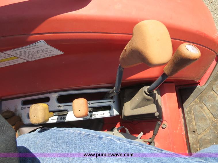 image for item B4699 Massey-Ferguson 1552 MFWD tractor