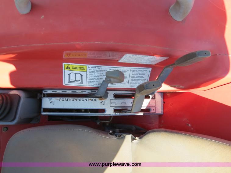 image for item B4699 Massey-Ferguson 1552 MFWD tractor