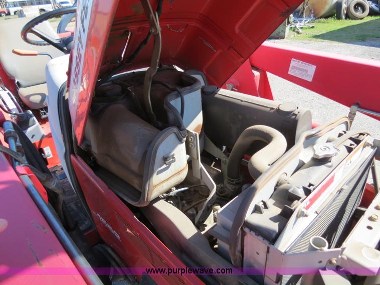 image for item B4699 Massey-Ferguson 1552 MFWD tractor