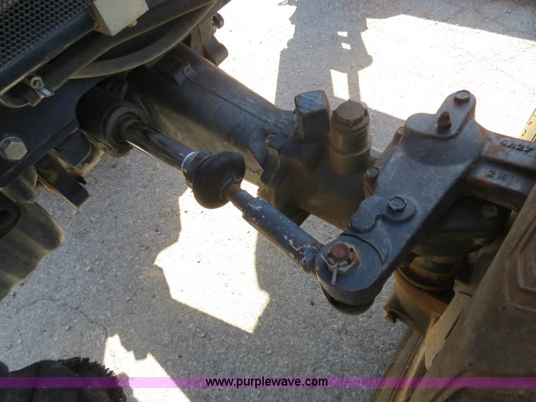 image for item B4699 Massey-Ferguson 1552 MFWD tractor