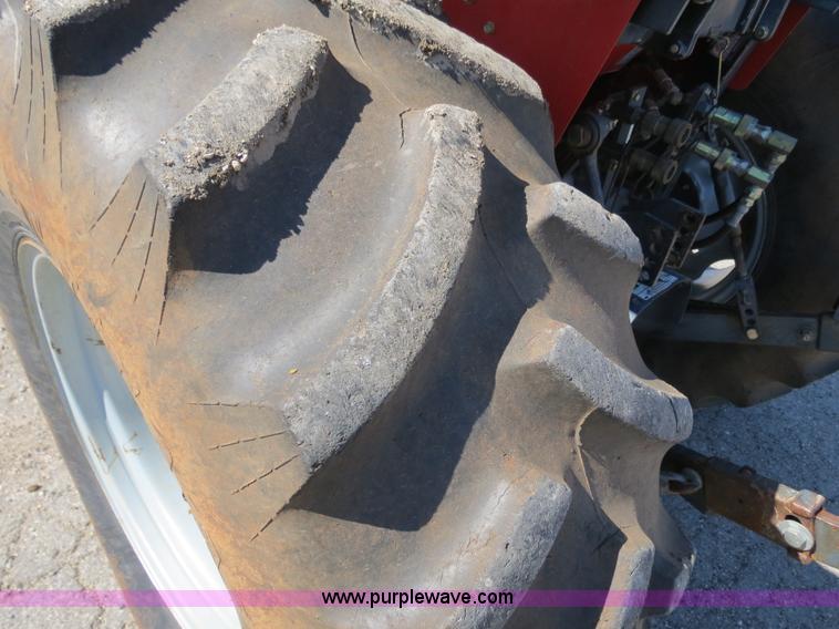 image for item B4699 Massey-Ferguson 1552 MFWD tractor