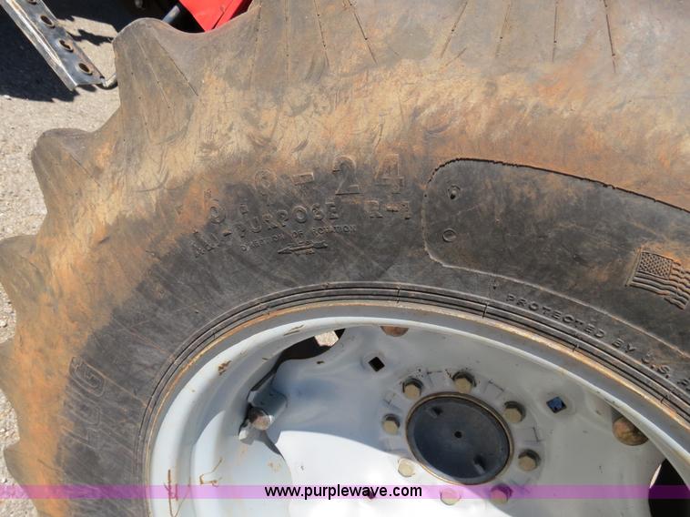 image for item B4699 Massey-Ferguson 1552 MFWD tractor