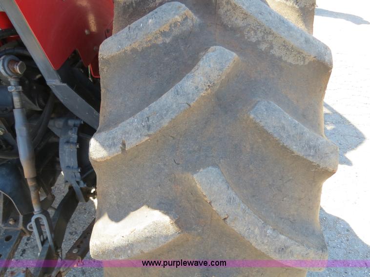 image for item B4699 Massey-Ferguson 1552 MFWD tractor