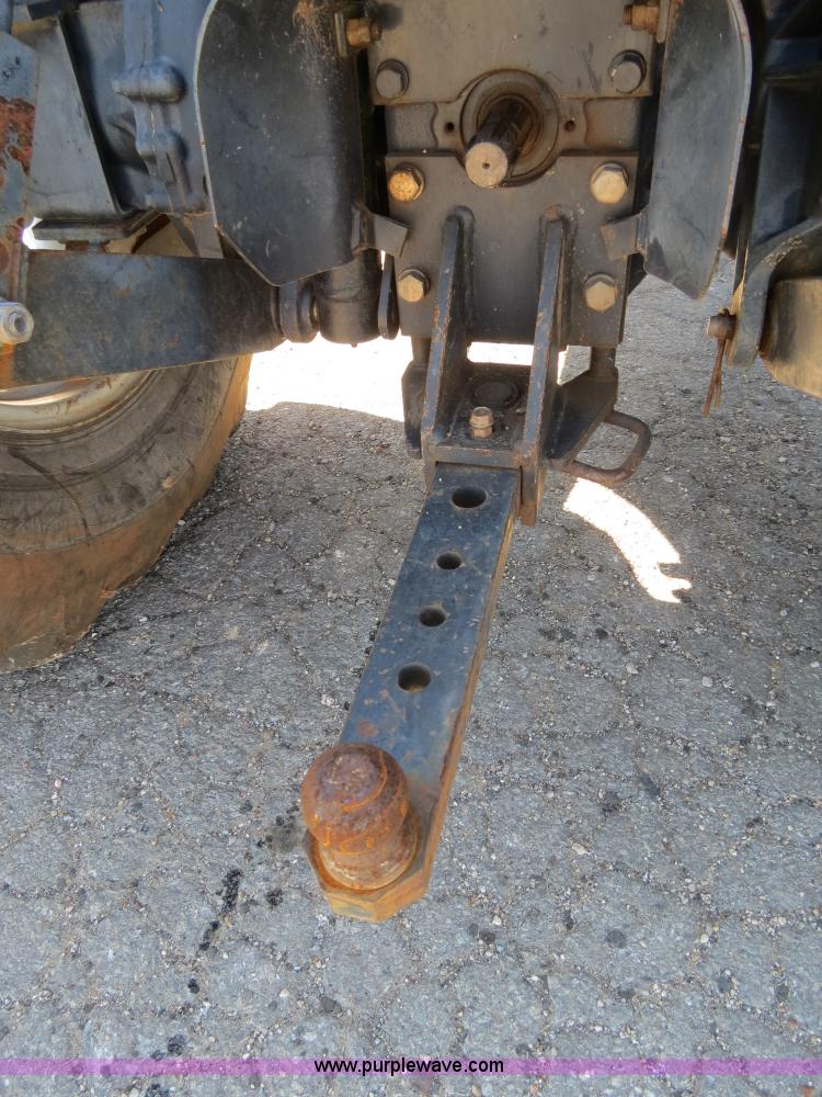 image for item B4699 Massey-Ferguson 1552 MFWD tractor