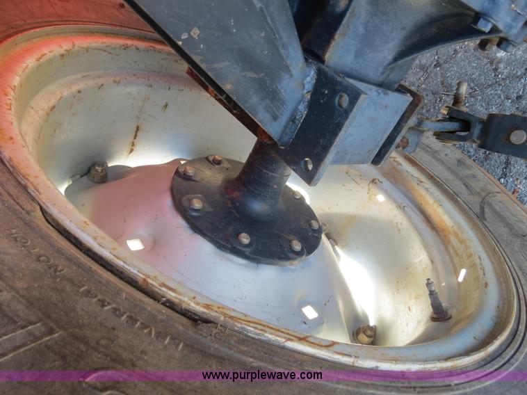 image for item B4699 Massey-Ferguson 1552 MFWD tractor