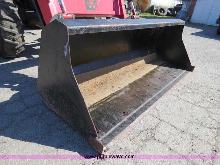 image for item B4699 Massey-Ferguson 1552 MFWD tractor