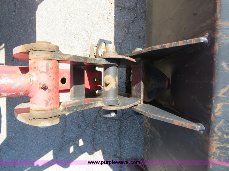 image for item B4699 Massey-Ferguson 1552 MFWD tractor