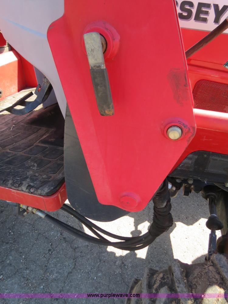 image for item B4699 Massey-Ferguson 1552 MFWD tractor