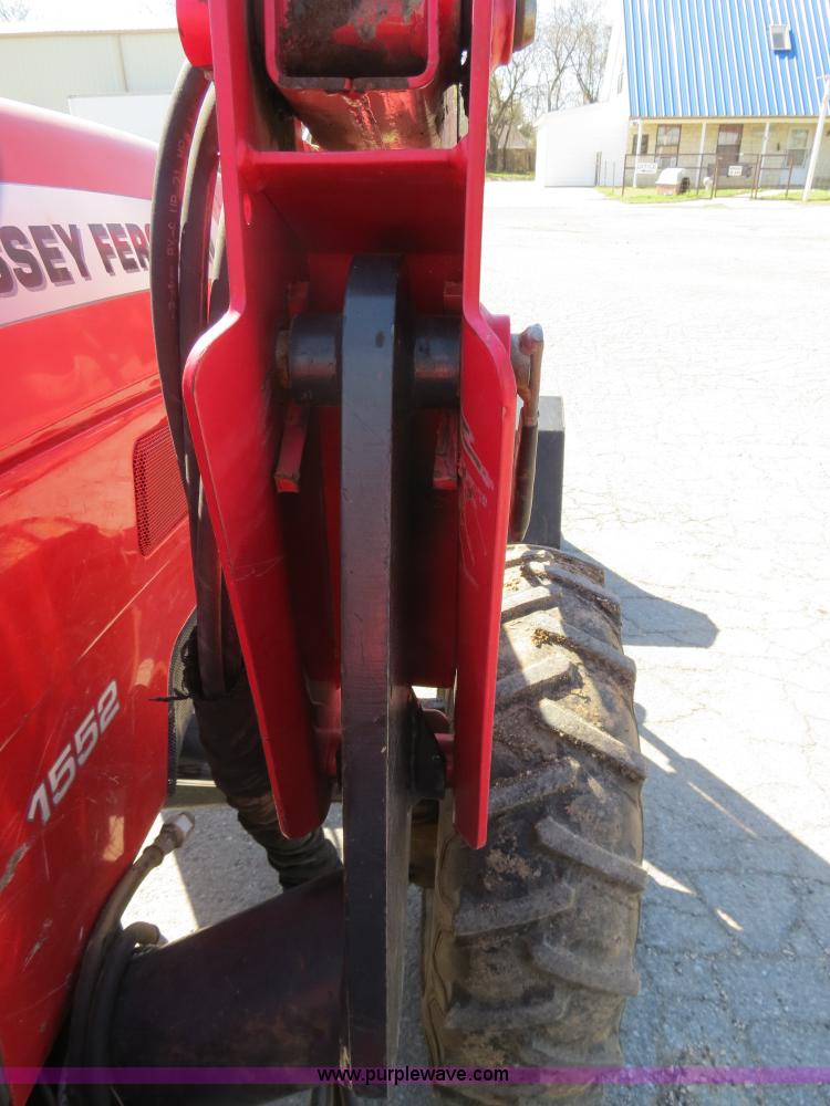 image for item B4699 Massey-Ferguson 1552 MFWD tractor