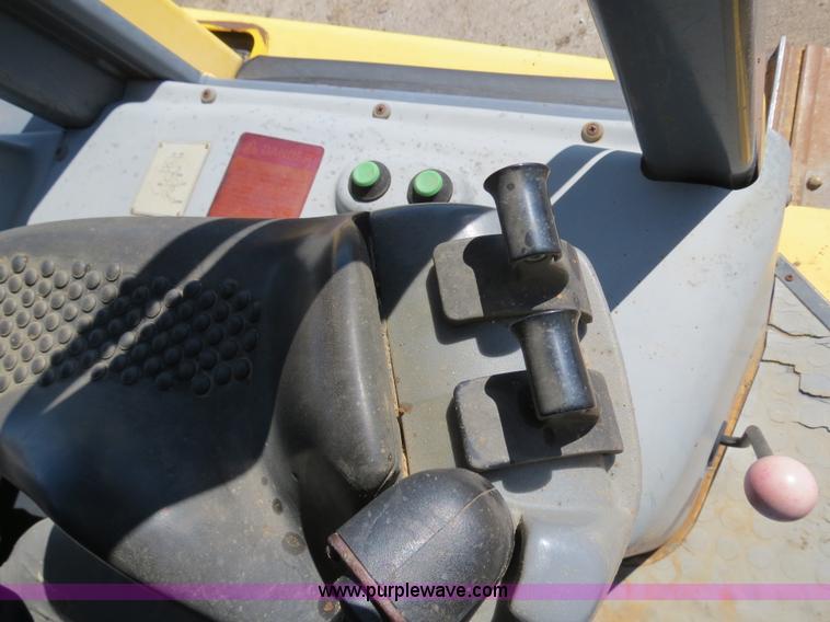 image for item B4700 2001 New Holland DC150 Series LGP dozer