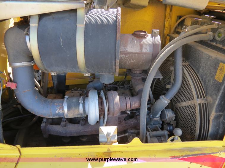 image for item B4700 2001 New Holland DC150 Series LGP dozer