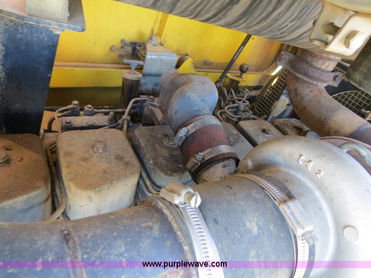 image for item B4700 2001 New Holland DC150 Series LGP dozer