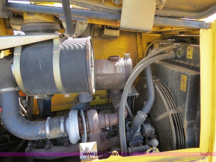 image for item B4700 2001 New Holland DC150 Series LGP dozer