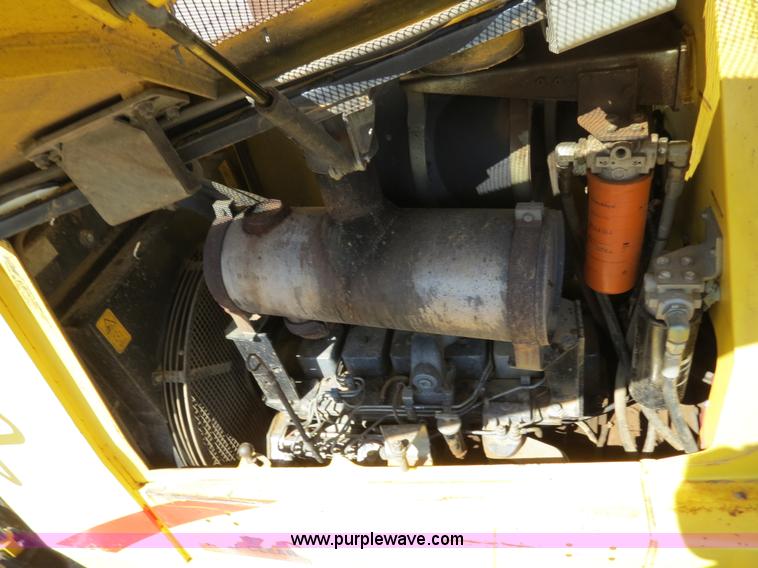 image for item B4700 2001 New Holland DC150 Series LGP dozer