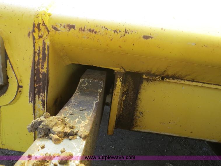 image for item B4700 2001 New Holland DC150 Series LGP dozer