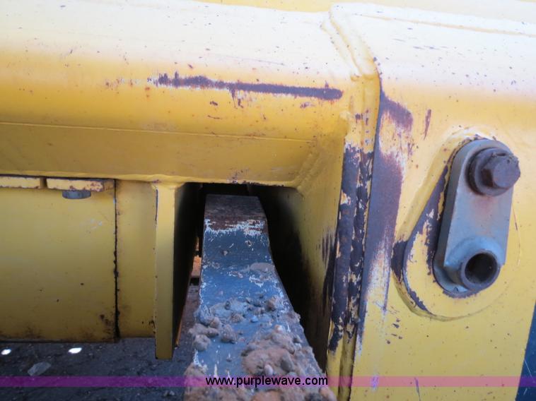 image for item B4700 2001 New Holland DC150 Series LGP dozer