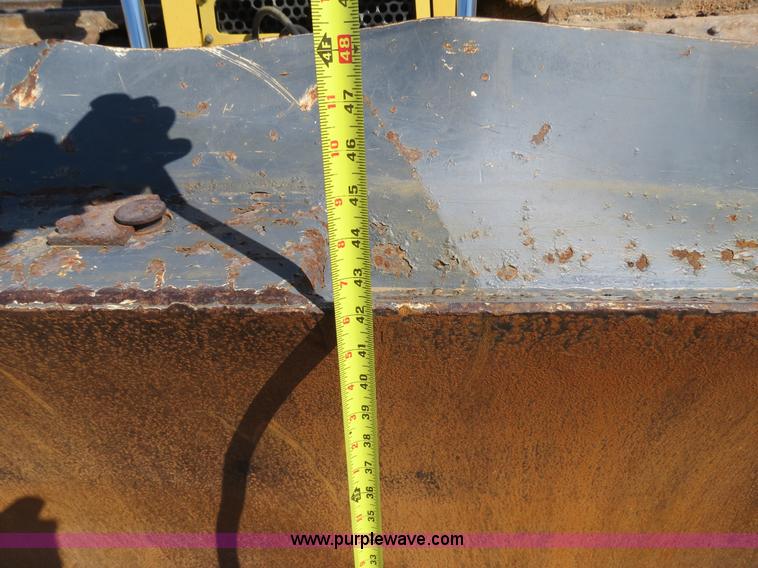 image for item B4700 2001 New Holland DC150 Series LGP dozer