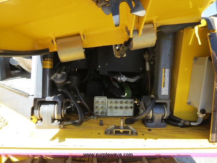 image for item B4700 2001 New Holland DC150 Series LGP dozer