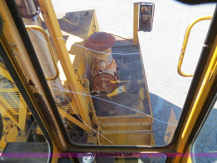 image for item B4701 Gradall G3WD rubber tire excavator