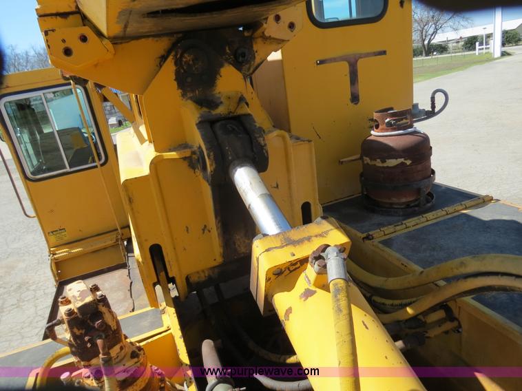 image for item B4701 Gradall G3WD rubber tire excavator