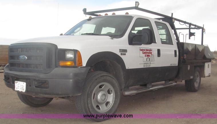 image for item B5424 2006 Ford F350 XL Super Duty CrewCab flatbed service truck