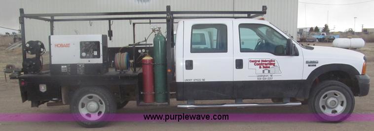 image for item B5424 2006 Ford F350 XL Super Duty CrewCab flatbed service truck