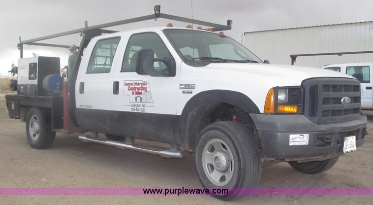 image for item B5424 2006 Ford F350 XL Super Duty CrewCab flatbed service truck