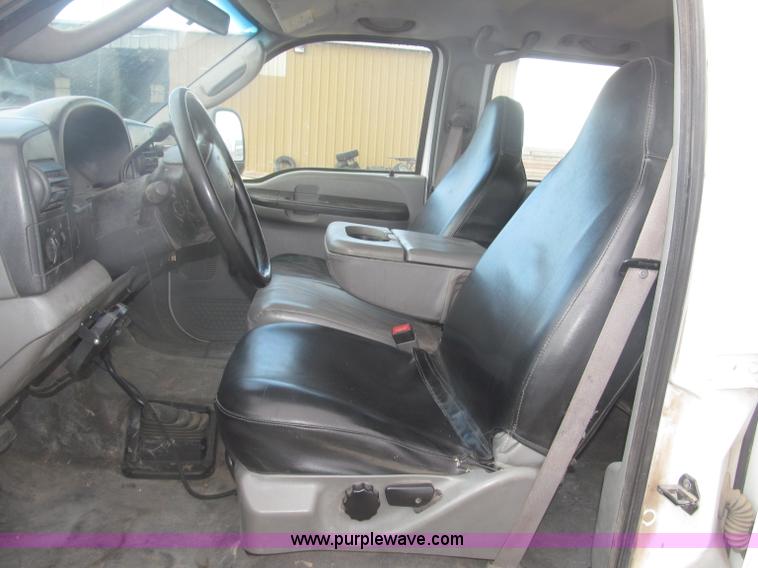 image for item B5424 2006 Ford F350 XL Super Duty CrewCab flatbed service truck