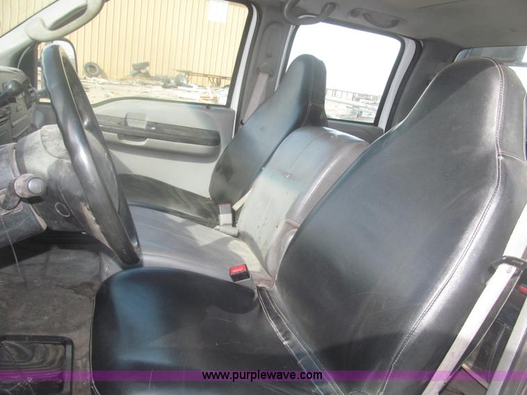 image for item B5424 2006 Ford F350 XL Super Duty CrewCab flatbed service truck