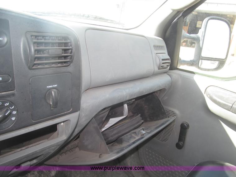 image for item B5424 2006 Ford F350 XL Super Duty CrewCab flatbed service truck