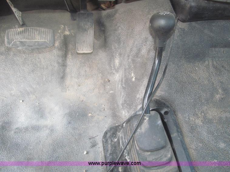 image for item B5424 2006 Ford F350 XL Super Duty CrewCab flatbed service truck