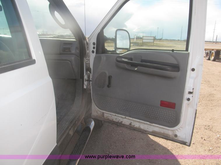 image for item B5424 2006 Ford F350 XL Super Duty CrewCab flatbed service truck