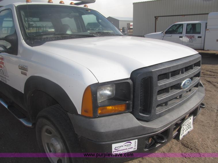 image for item B5424 2006 Ford F350 XL Super Duty CrewCab flatbed service truck