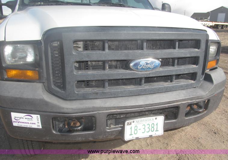 image for item B5424 2006 Ford F350 XL Super Duty CrewCab flatbed service truck