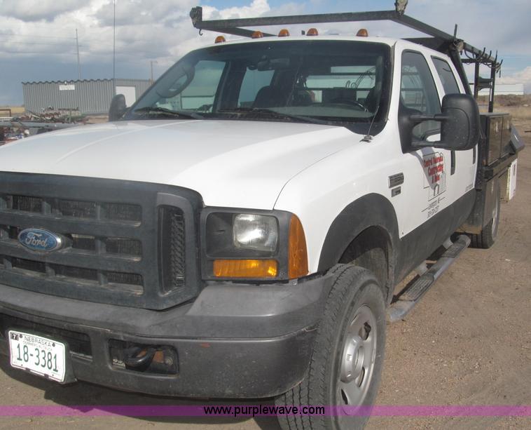 image for item B5424 2006 Ford F350 XL Super Duty CrewCab flatbed service truck