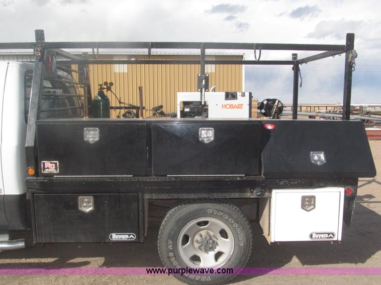 image for item B5424 2006 Ford F350 XL Super Duty CrewCab flatbed service truck