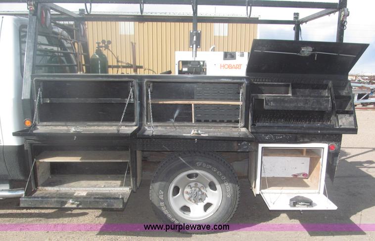 image for item B5424 2006 Ford F350 XL Super Duty CrewCab flatbed service truck