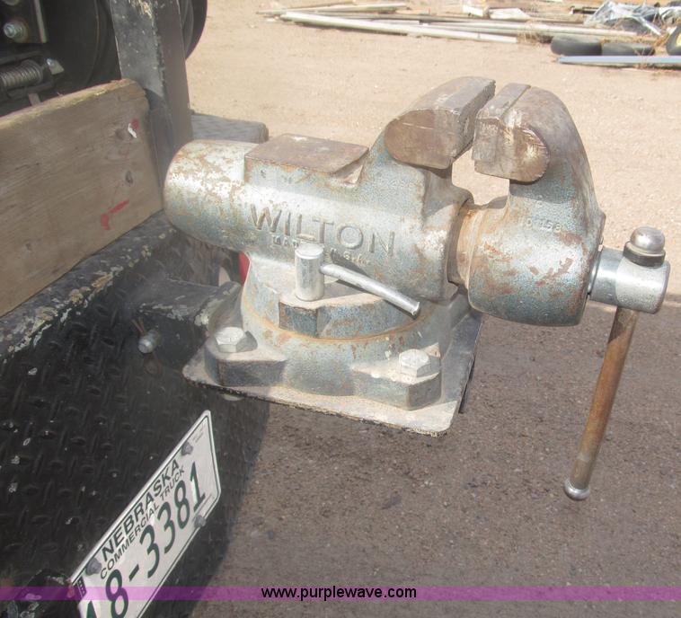 image for item B5424 2006 Ford F350 XL Super Duty CrewCab flatbed service truck