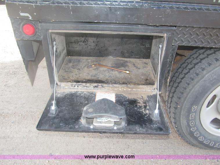 image for item B5424 2006 Ford F350 XL Super Duty CrewCab flatbed service truck