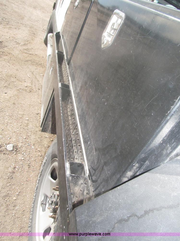 image for item B5424 2006 Ford F350 XL Super Duty CrewCab flatbed service truck