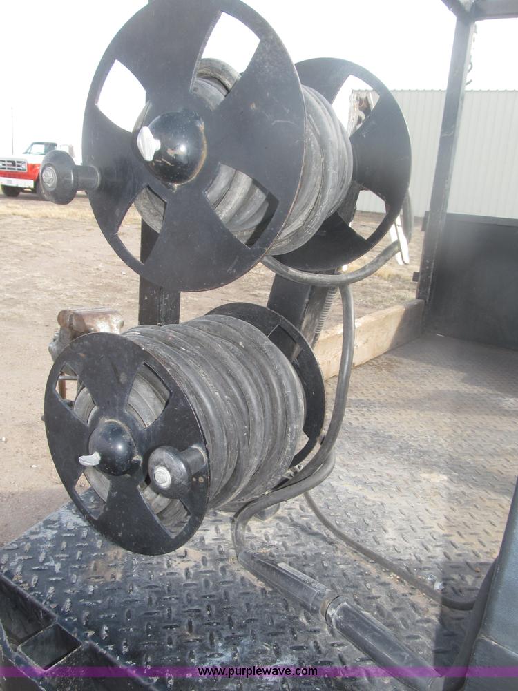 image for item B5424 2006 Ford F350 XL Super Duty CrewCab flatbed service truck